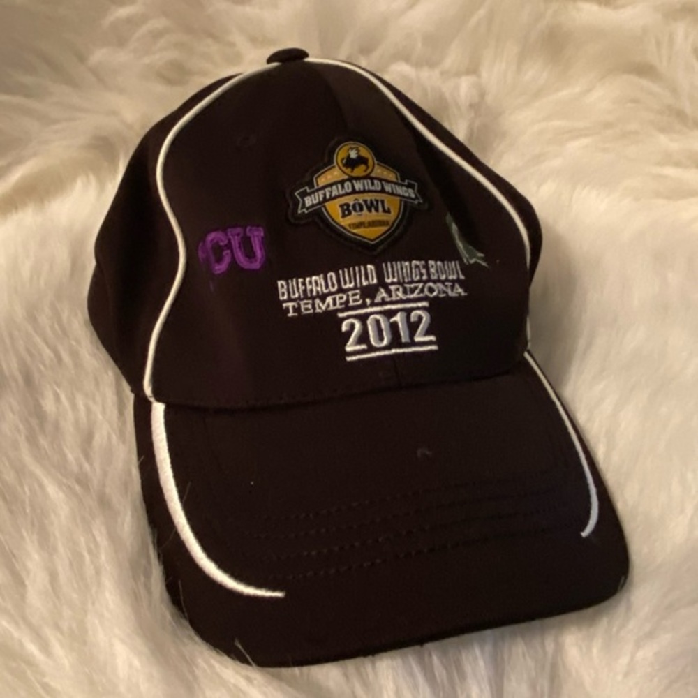 Top Of The‎ World Buffalo Wild Wings Hat Mens 2012 Velcro Adjustable